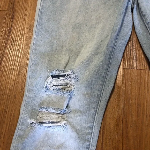 Levi’s 721 High Rise Skinny Distressed Jeans - Picture 4 of 5